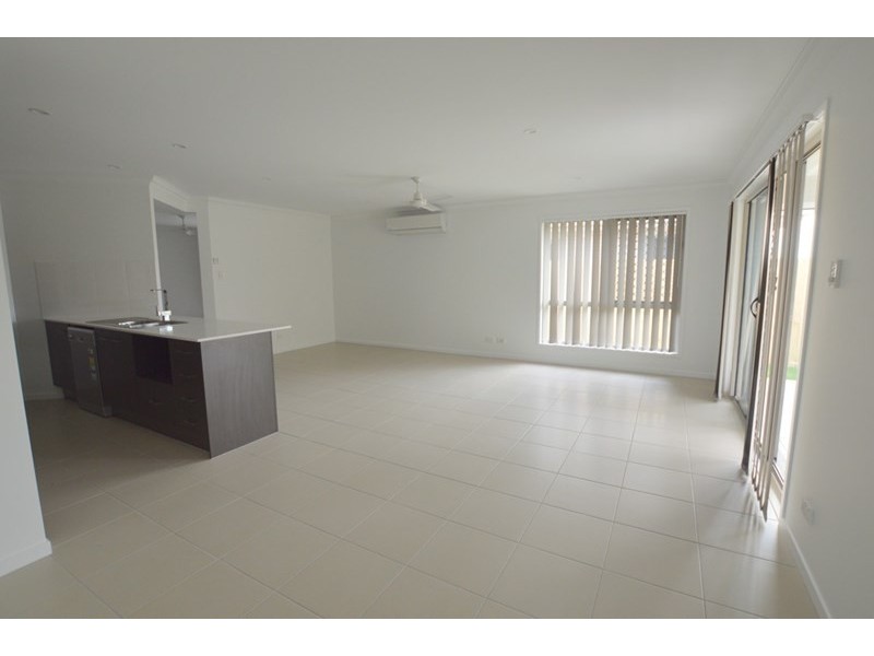 14 Splendid Drive, South Ripley QLD 4306