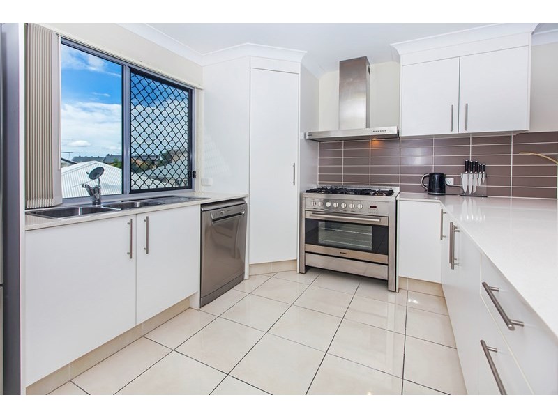 8 Kinglake Avenue, Springfield Lakes QLD 4300