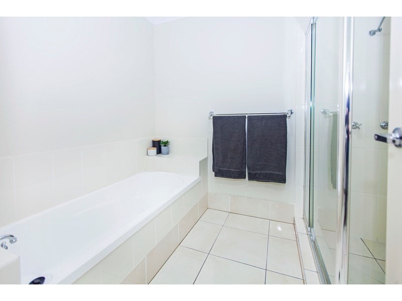 8 Kinglake Avenue, Springfield Lakes QLD 4300