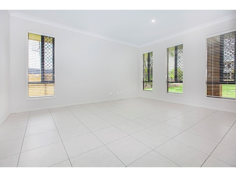 1 Rose Street, Yamanto QLD 4305