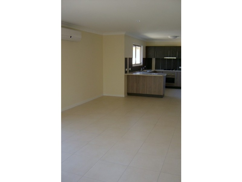 50 Lakes Entrance Drive, Springfield Lakes QLD 4300