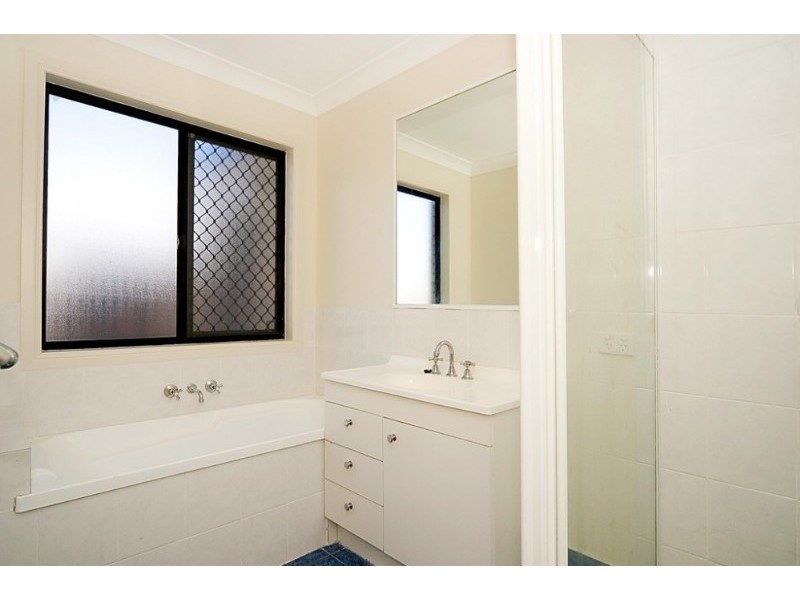 33 Berkshire Crescent, Springfield Lakes QLD 4300