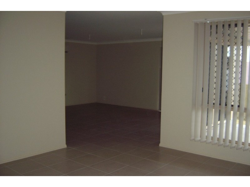 19 Ovals Terrace, Springfield Lakes QLD 4300