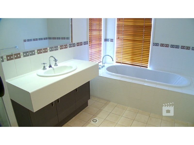 27 Diana Street, Springfield Lakes QLD 4300