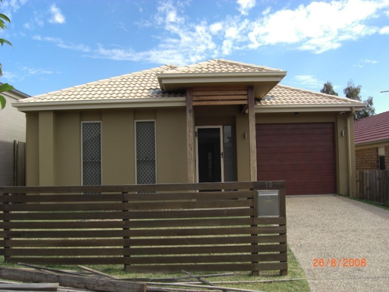 19 Freesia Close, Springfield Lakes QLD 4300