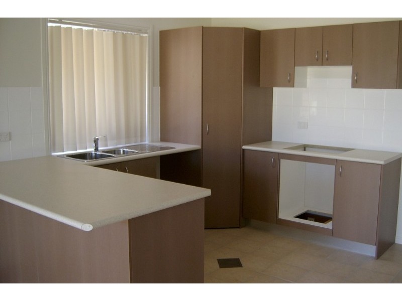 14 Riverside Crescent, Springfield Lakes QLD 4300