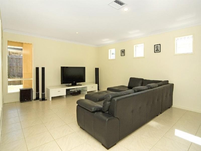 9 Jupiter Street, Springfield Lakes QLD 4300