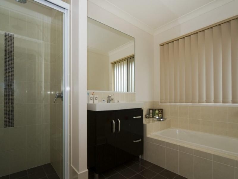 61 Highlands Terrace, Springfield Lakes QLD 4300