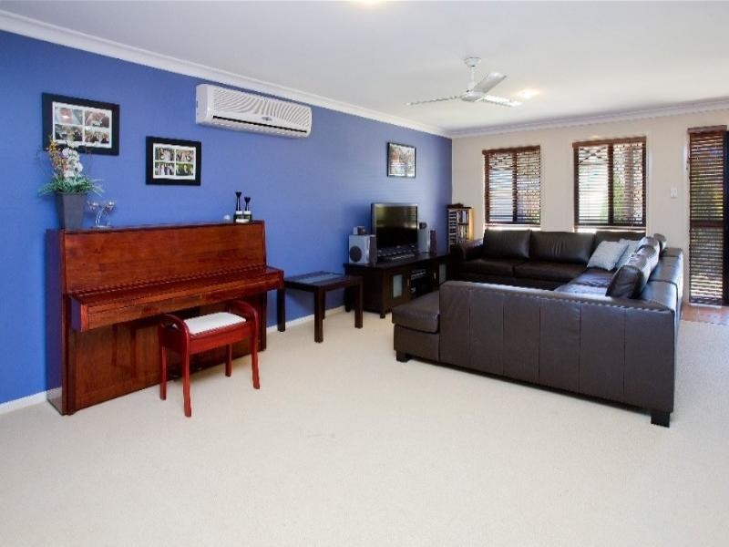 8 North Court, Springfield Lakes QLD 4300