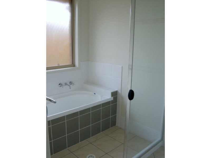 101 Anna Drive, Raceview QLD 4305