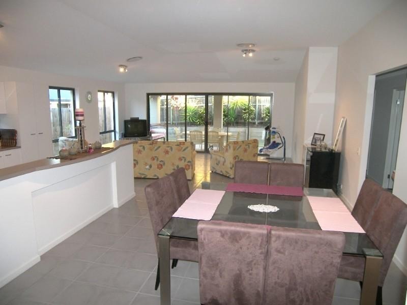 16 Orchard Crescent, Springfield Lakes QLD 4300