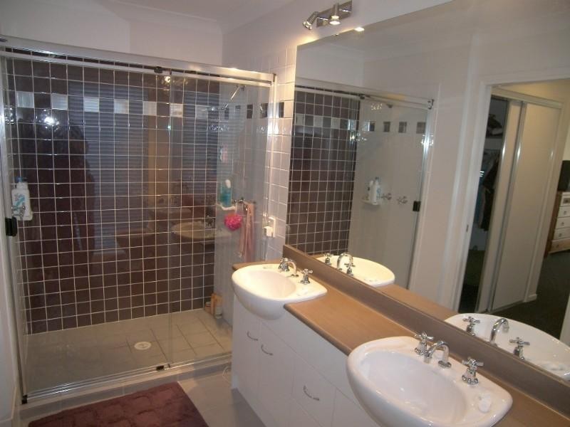 16 Orchard Crescent, Springfield Lakes QLD 4300