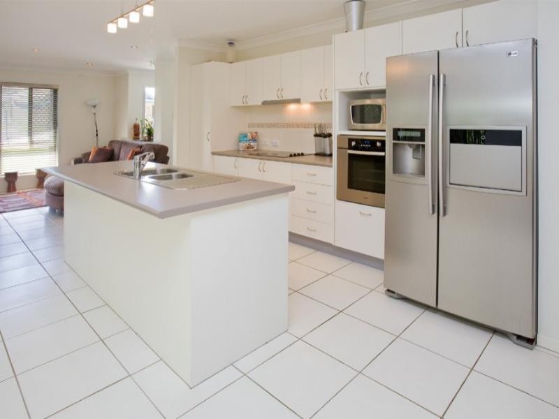 1 Parkview Drive, Springfield Lakes QLD 4300