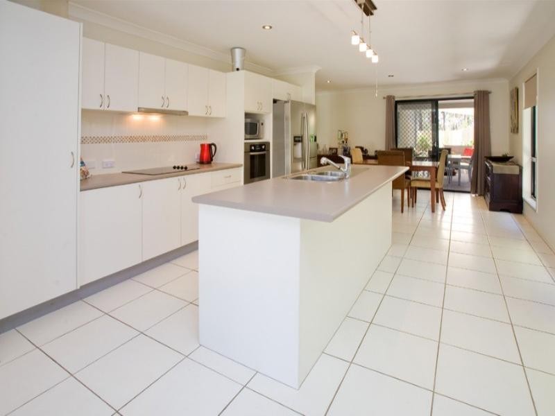 1 Parkview Drive, Springfield Lakes QLD 4300