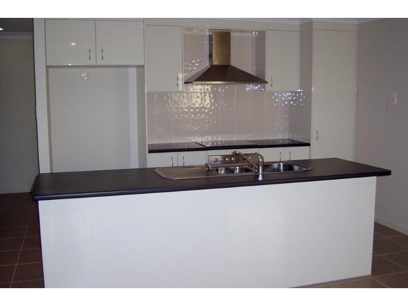 35 Lakes Entrance Drive, Springfield Lakes QLD 4300