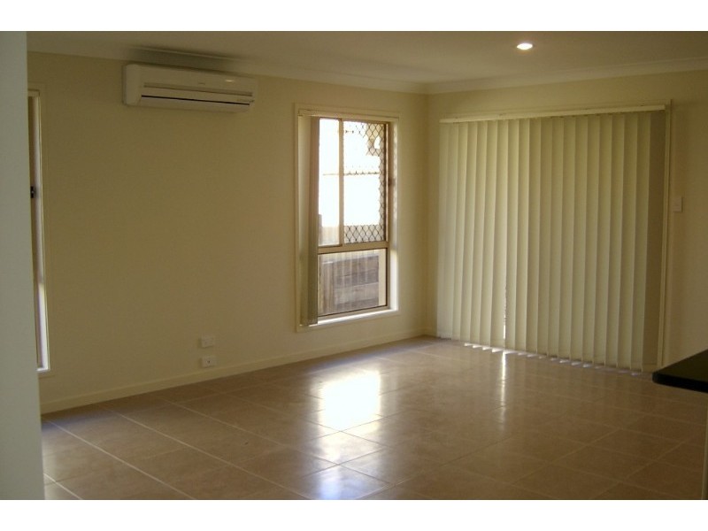35 Lakes Entrance Drive, Springfield Lakes QLD 4300