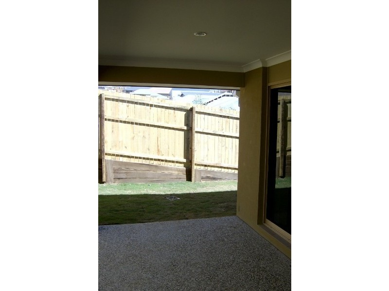 35 Lakes Entrance Drive, Springfield Lakes QLD 4300