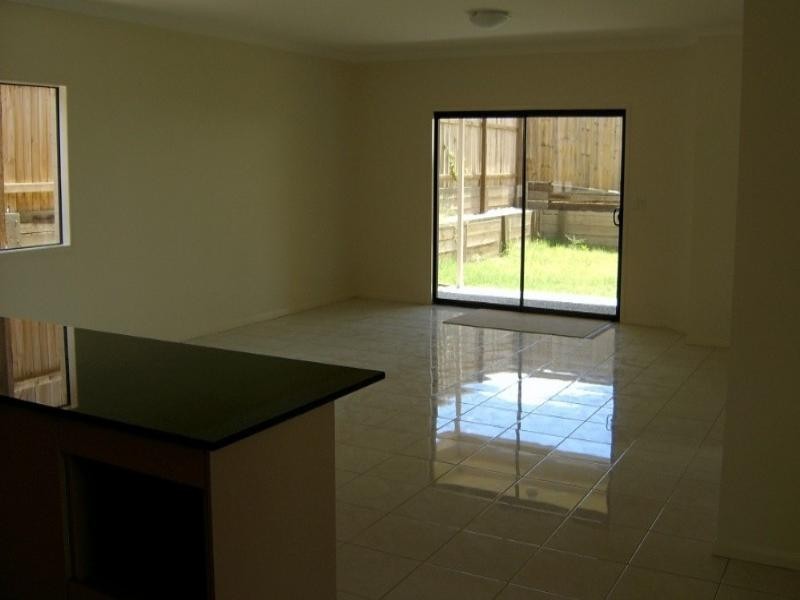 34 Shallow Bay Drive, Springfield Lakes QLD 4300