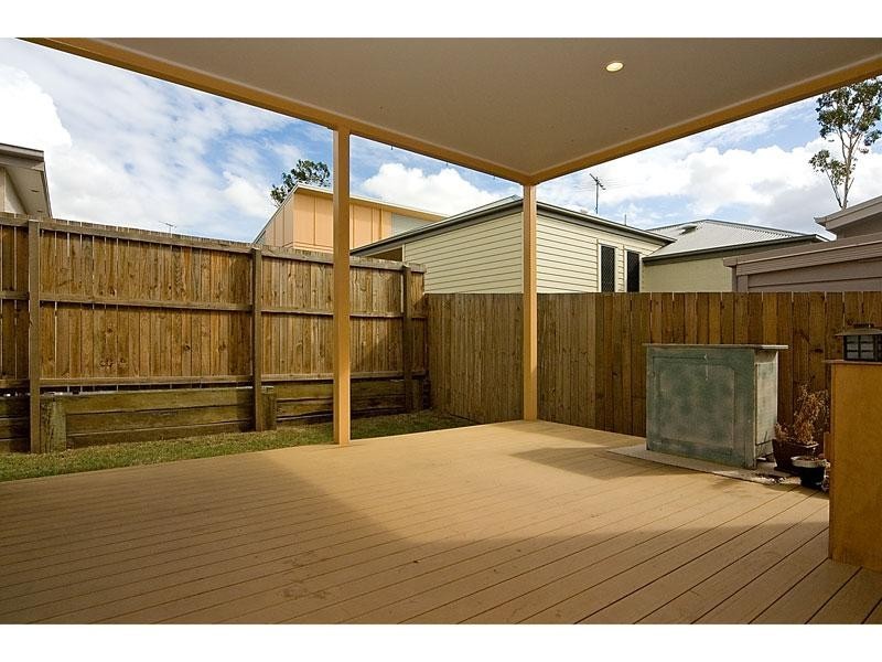 18 Periwinkle Lane, Springfield Lakes QLD 4300