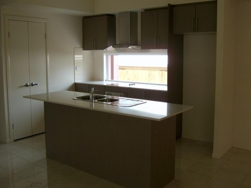 9 Atlantic Drive, Springfield Lakes QLD 4300