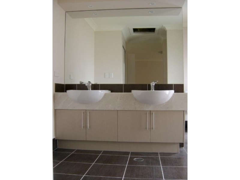 9 Atlantic Drive, Springfield Lakes QLD 4300