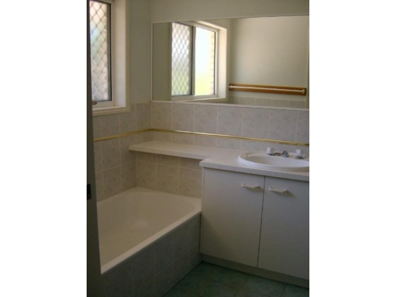 2/27 Forgan-Smith Street, Collingwood Park QLD 4301