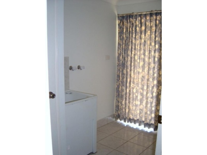 2/27 Forgan-Smith Street, Collingwood Park QLD 4301