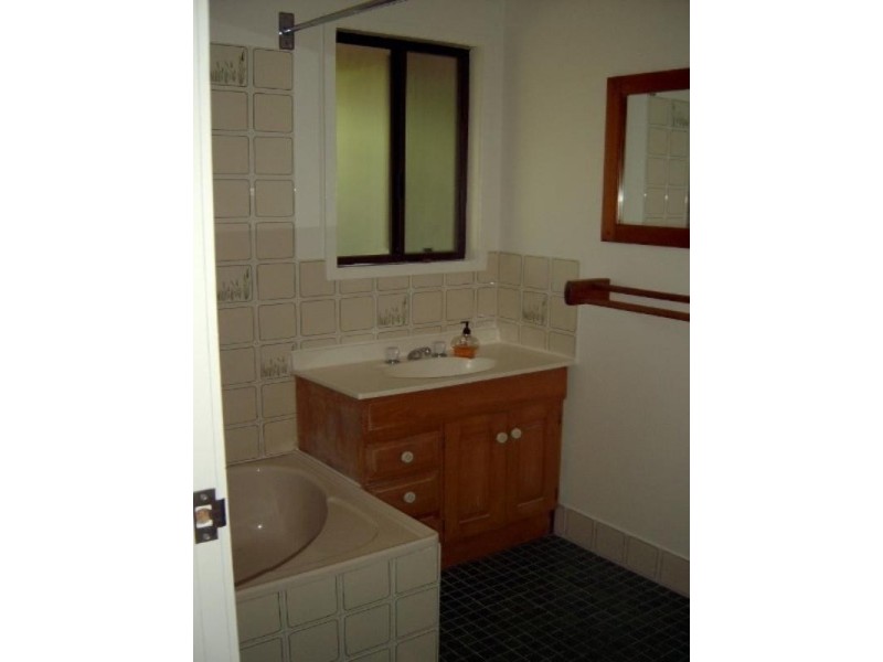 390 Old Logan Road, Camira QLD 4300