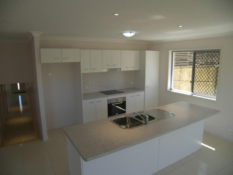 6 Rose Avenue, Springfield Lakes QLD 4300