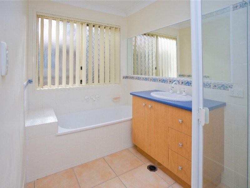 8 Harriet Court, Springfield Lakes QLD 4300