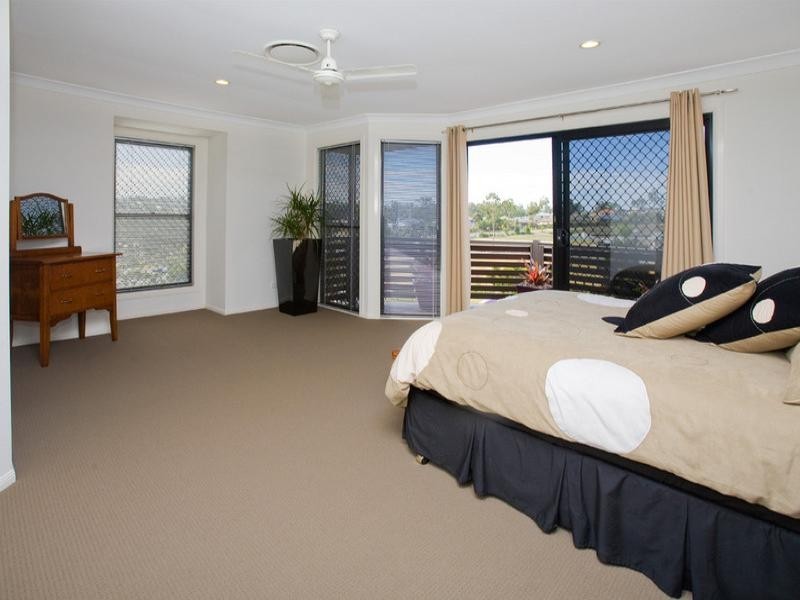 15 Summit Drive, Springfield Lakes QLD 4300