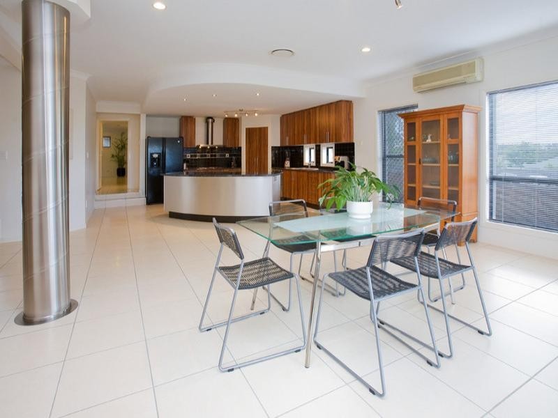 15 Summit Drive, Springfield Lakes QLD 4300