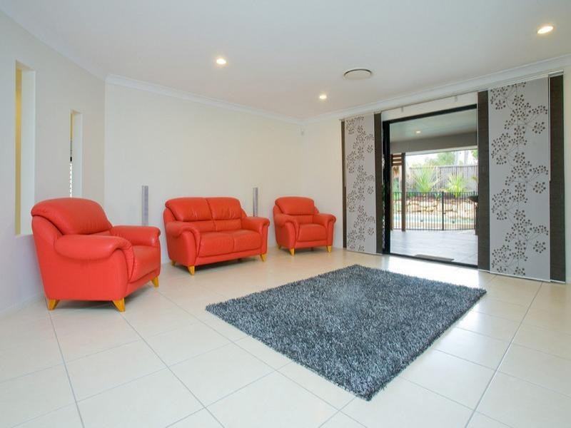 15 Summit Drive, Springfield Lakes QLD 4300