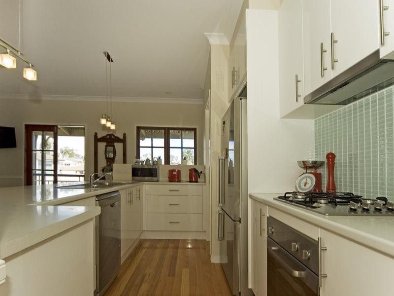 18 Ovals Terrace, Springfield Lakes QLD 4300