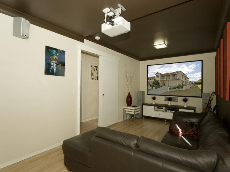 18 Ovals Terrace, Springfield Lakes QLD 4300