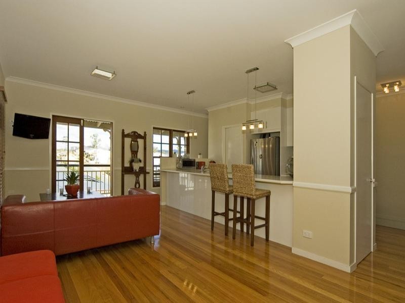 18 Ovals Terrace, Springfield Lakes QLD 4300