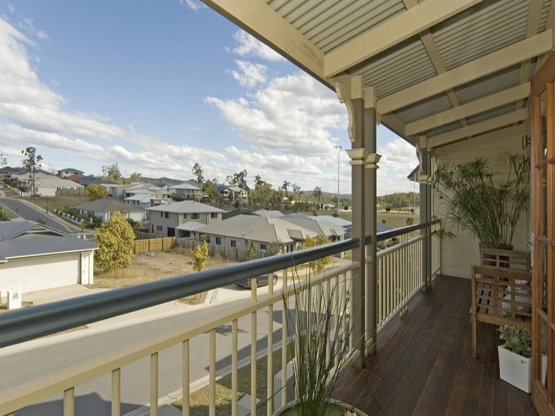 18 Ovals Terrace, Springfield Lakes QLD 4300