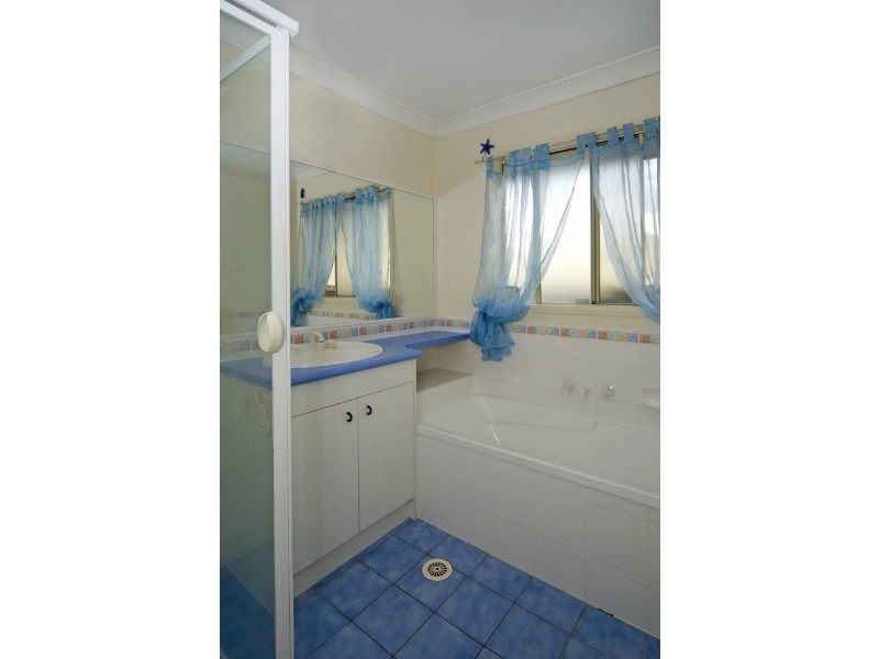 48 Berkshire Place, Springfield Lakes QLD 4300