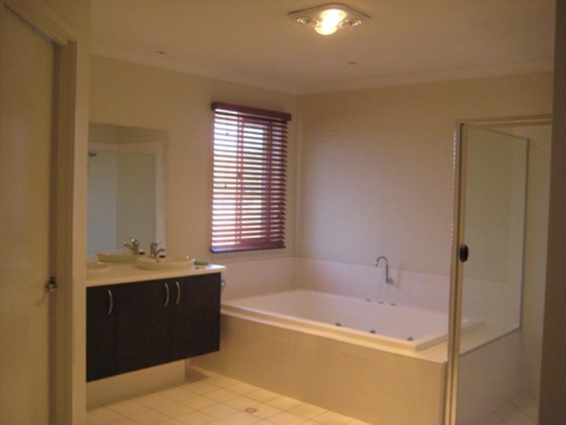 13 Admiral Crescent, Springfield Lakes QLD 4300