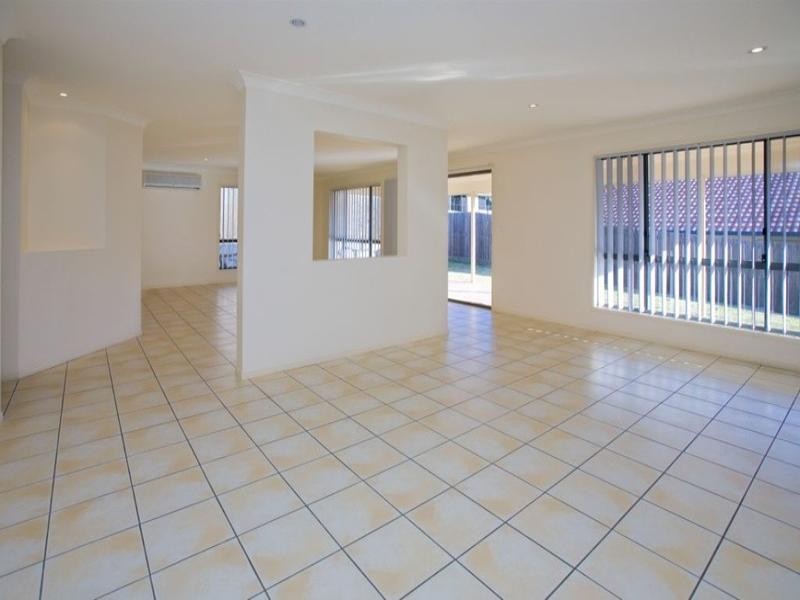 4 Dew Close, Springfield Lakes QLD 4300