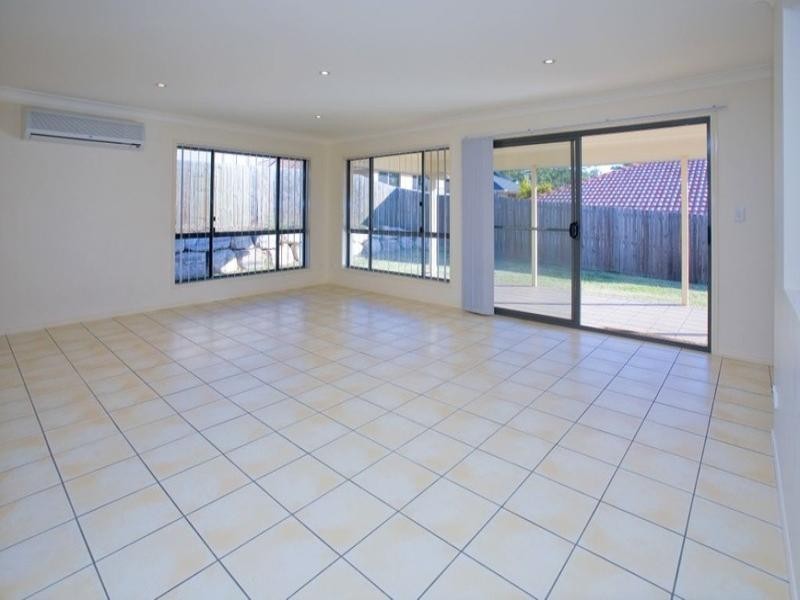 4 Dew Close, Springfield Lakes QLD 4300