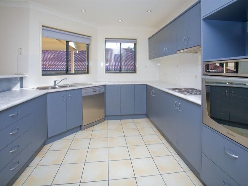 4 Dew Close, Springfield Lakes QLD 4300