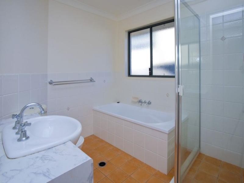 4 Dew Close, Springfield Lakes QLD 4300