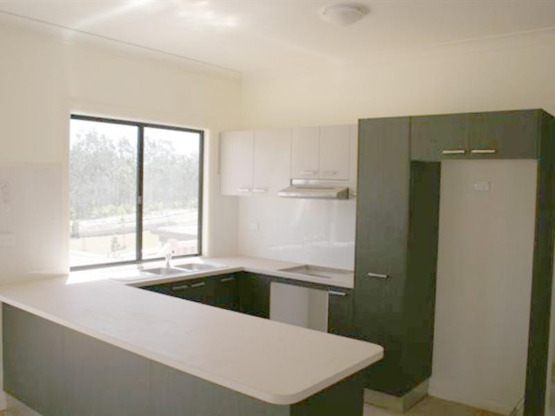 7 Park Edge Drive, Springfield Lakes QLD 4300