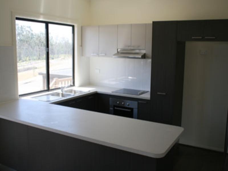7 Park Edge Drive, Springfield Lakes QLD 4300