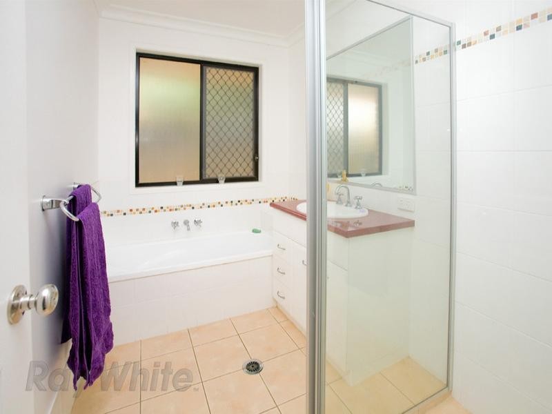 1 Lyons Court, Springfield QLD 4300