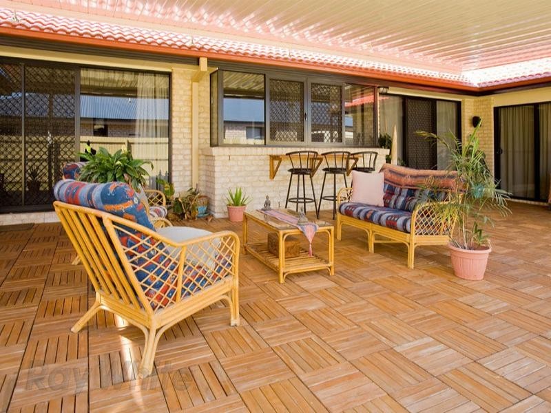 27 Riverside Crescent, Springfield Lakes QLD 4300