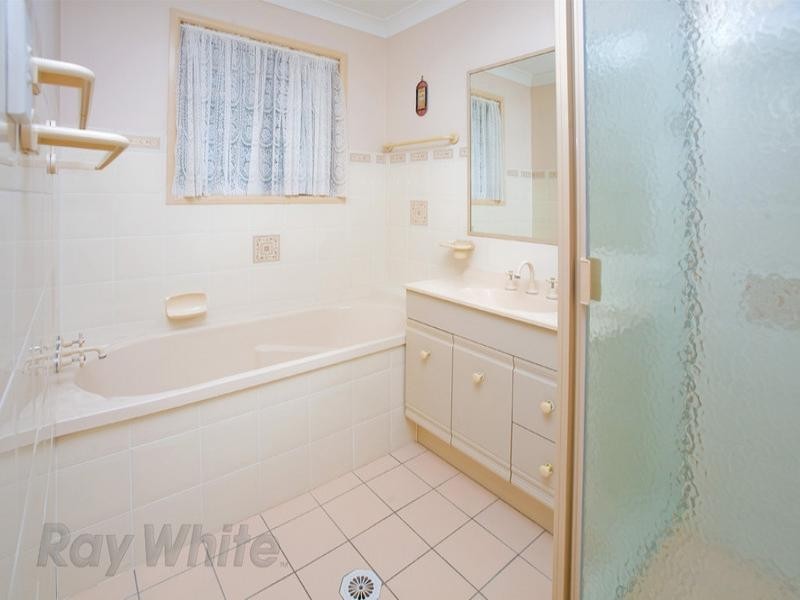 4 Mikkelsen Court, Camira QLD 4300