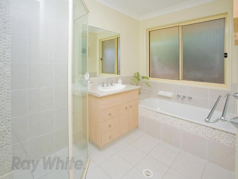 123 Lakeside Avenue, Springfield Lakes QLD 4300