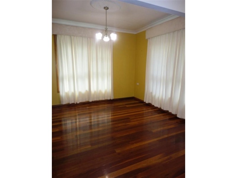 On Jean Road, Camira QLD 4300